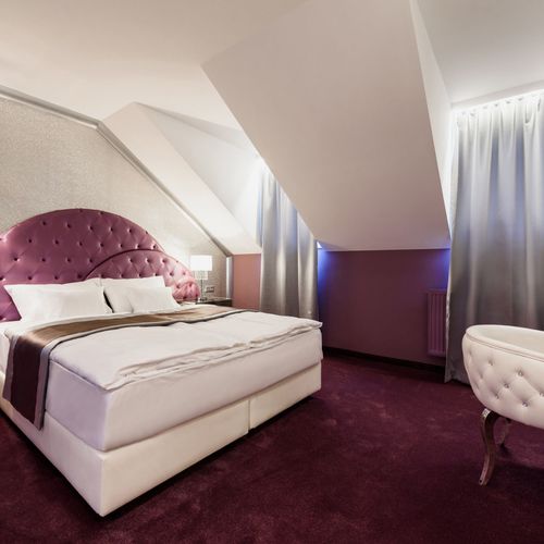 Glitter Deluxe  Pokoj s manželskou postelí