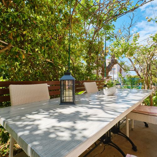 Apartament 4-osobowy z klimatyzacją z tarasem z 2 pomieszczeniami sypialnianymi A-7972-a