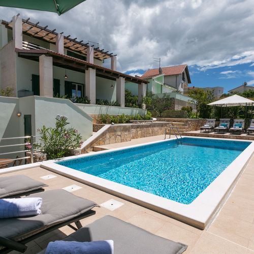 Apartament cu aer condiționat cu vedere spre mare cu 4 camere pentru 10 pers. K-13738
