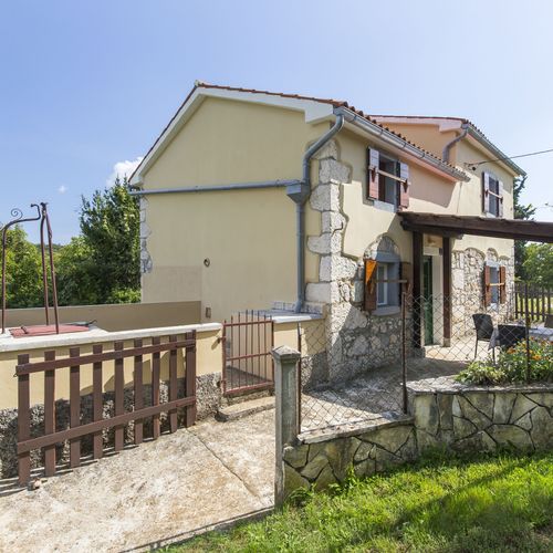Apartament cu aer condiționat cu terasă cu 2 camere pentru 4 pers. K-14136
