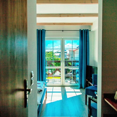 Camera dubla la etaj cu balcon