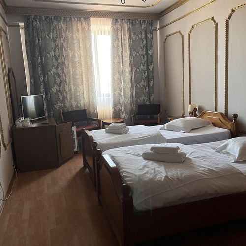 Camera twin la etaj cu aer condiționat