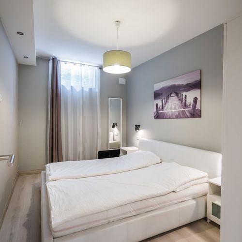 Apartament premium la demisol cu 4 camere pentru 10 pers.
