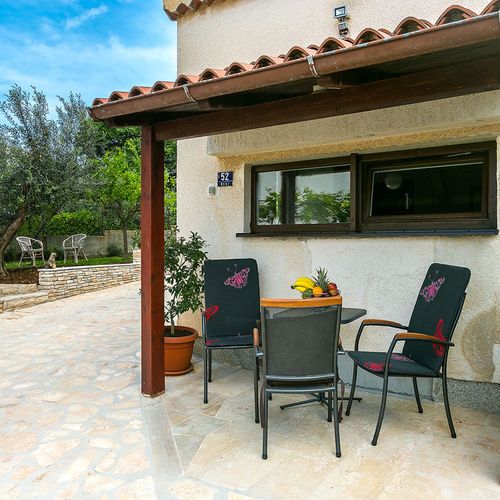 Apartament classic la parter cu 1 camera pentru 2 pers.