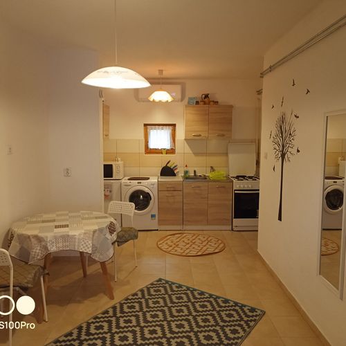 Apartament cu bucătărie proprie b cu 1 camera pentru 3 pers.
