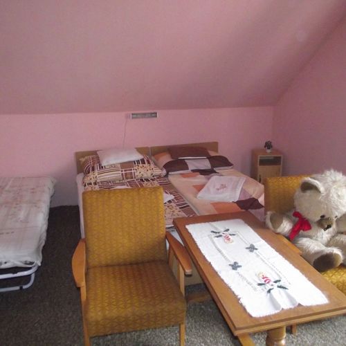 Apartament la etaj cu 2 camere pentru 4 pers. (se poate solicita pat suplimentar)