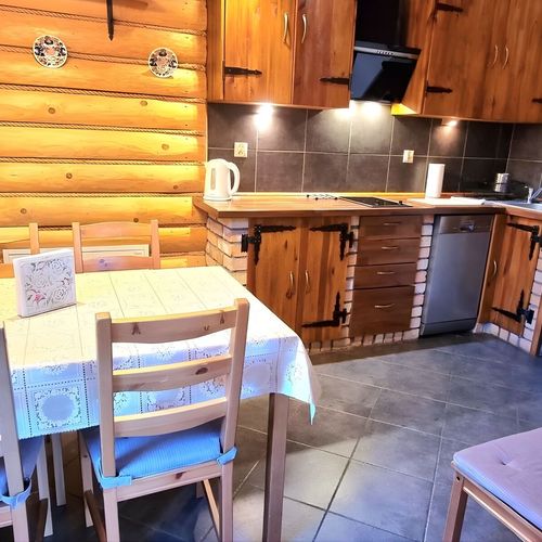 Casă de vacanță familial(ă) întreaga unitate pentru 8 pers. (se inchirieaza doar integral)