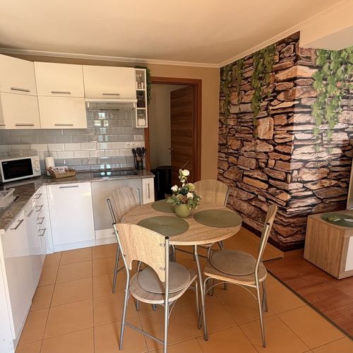 Apartament întreaga unitate cu terasă pentru 5 pers. (se inchirieaza doar integral)
