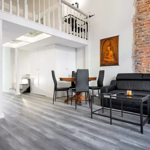 Apartament 6-osobowy z antresolą z klimatyzacją z 2 pomieszczeniami sypialnianymi