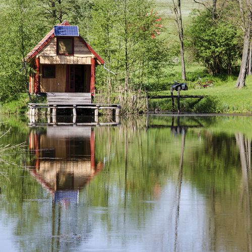Cabană întreaga unitate cu vedere spre lac pentru 4 pers. (se inchirieaza doar integral)