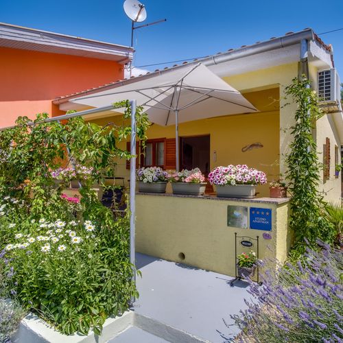 Apartament cu aer condiționat cu terasă cu 1 camera pentru 2 pers. AS-7952-a
