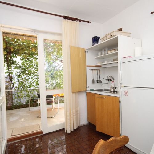 Apartament cu aer condiționat cu terasă cu 2 camere pentru 4 pers. A-8368-b