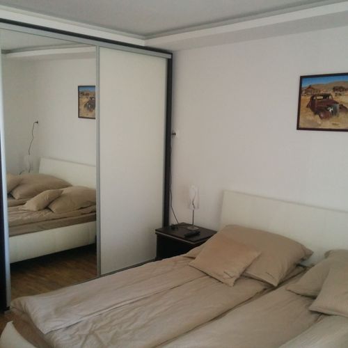 Apartament la parter cu terasă cu 2 camere pentru 4 pers.