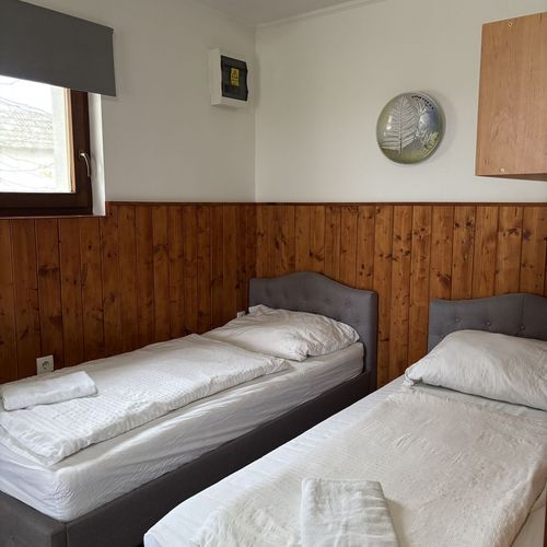 Apartament la parter cu 2 camere pentru 3 pers.