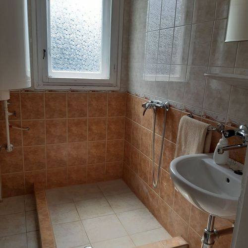 Casă de vară familial(ă) pentru 4 pers. (se inchirieaza doar integral)