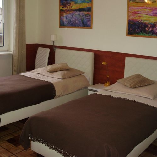 Apartament cu baie comunicantă cu 2 camere pentru 4 pers.