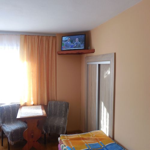 Camera cvadrupla cu vedere spre munte cu panoramă