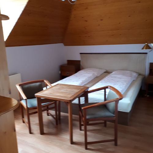 Apartament familial(ă) la etaj pentru 6 pers. (se inchirieaza doar integral)