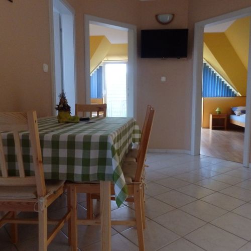 Apartament 4-osobowy na poddaszu Przyjazny podróżom rodzinnym z 2 pomieszczeniami sypialnianymi