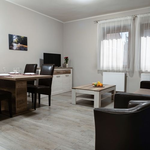 Apartament standard la parter cu 2 camere pentru 4 pers.