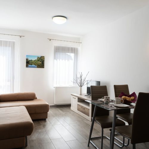 Apartament standard la etaj cu 2 camere pentru 4 pers.