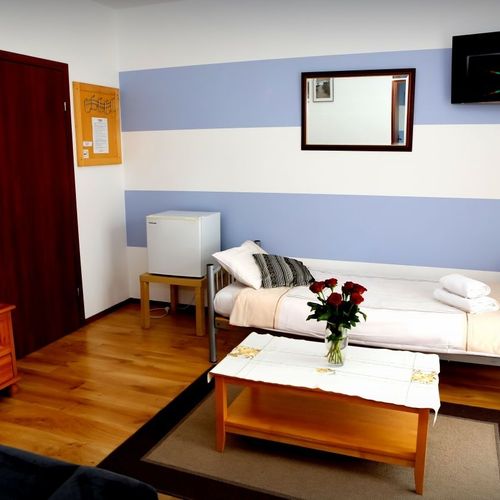 Apartament 5-osobowy z balkonem z łazienką z 2 pomieszczeniami sypialnianymi