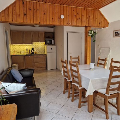 Apartament la mansardă cu aer condiționat pentru 7 pers. (se inchirieaza doar integral) (se poate solicita pat suplimentar)