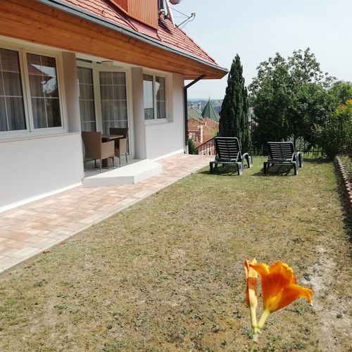 Apartament classic la parter cu 2 camere pentru 4 pers.