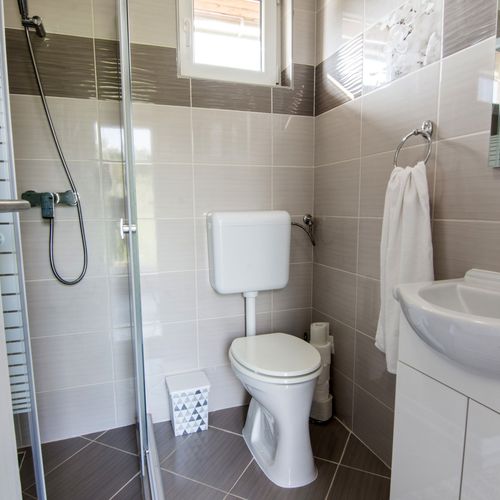 Apartament 4-osobowy z klimatyzacją "B" (możliwa dostawka)