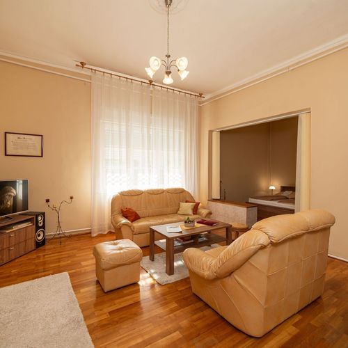 Apartament cu 4 camere pentru 12 pers.