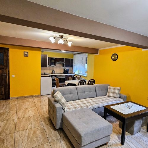 Apartament 5-osobowy z łazienką z własną kuchnią z 2 pomieszczeniami sypialnianymi (możliwa dostawka)