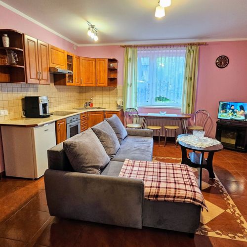 Apartament 2-osobowy z łazienką z własną kuchnią z 1 pomieszczeniem sypialnianym (możliwa dostawka)