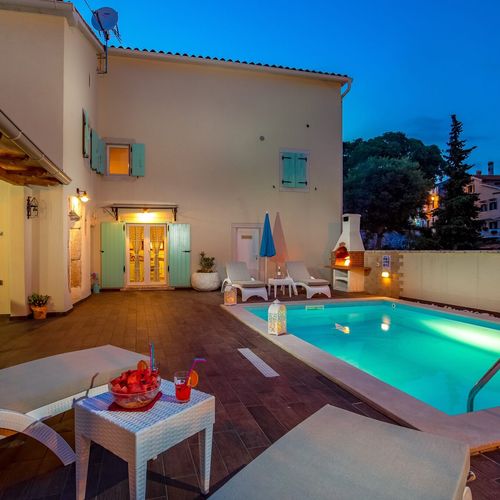 Casă de vacanță romantică cu vedere spre mare pentru 8 pers. (se inchirieaza doar integral)