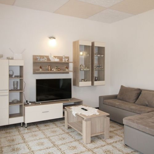 Casă de vacanță la etaj la parter pentru 13 pers. (se inchirieaza doar integral)