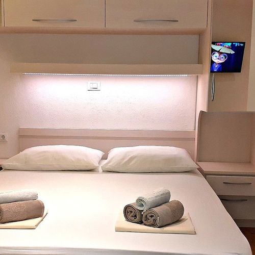 Apartament deluxe cu vedere spre mare cu 1 camera pentru 3 pers.