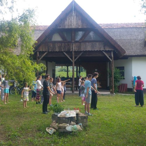 Casă de vacanță tourist întreaga unitate pentru 16 pers. (se inchirieaza doar integral) (se poate solicita pat suplimentar)