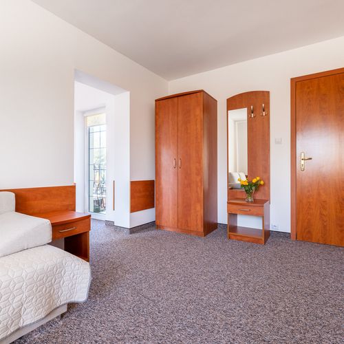 Apartament family la parter cu 2 camere pentru 4 pers.