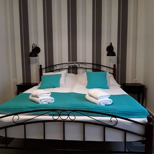 Camera cvadrupla deluxe familial(ă)