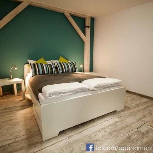 Apartament familial(ă) cu vedere spre curte cu 2 camere pentru 4 pers. (se poate solicita pat suplimentar)