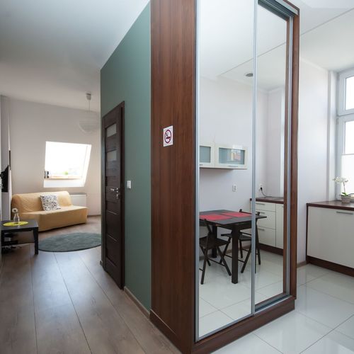 Apartament la etaj cu vedere spre oraș cu 1 camera pentru 4 pers.