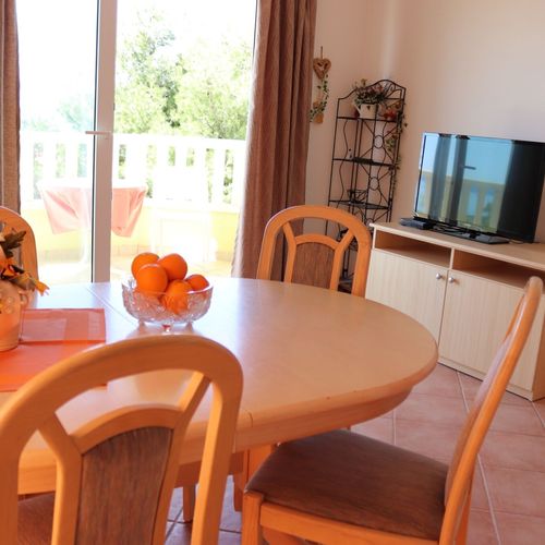 Apartament cu vedere parțială spre mare a cu 2 camere pentru 4 pers.