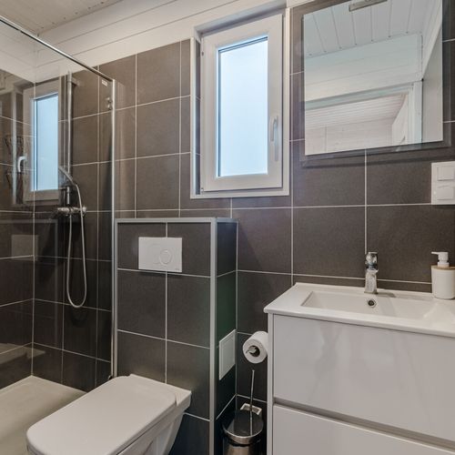 Casă de vacanță la parter pentru 6 pers. (se inchirieaza doar integral)