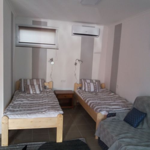 Apartament king la parter cu 1 camera pentru 4 pers.