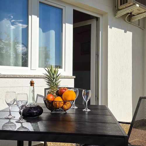 Apartament confort la parter cu 2 camere pentru 4 pers.