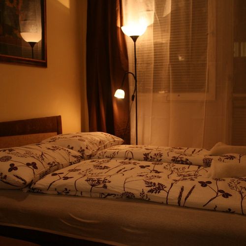 Apartament art la etaj cu 1 camera pentru 2 pers. (se poate solicita pat suplimentar)