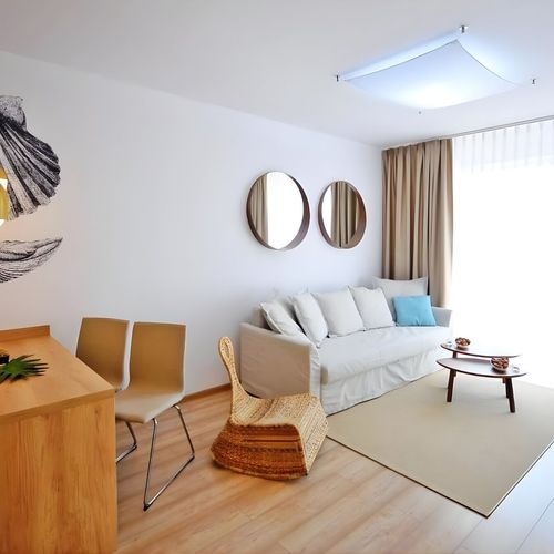 Apartament 4-osobowy z balkonem z widokiem na park z 2 pomieszczeniami sypialnianymi