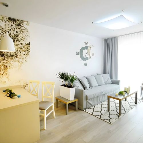 Apartament 4-osobowy z balkonem z widokiem na park z 2 pomieszczeniami sypialnianymi