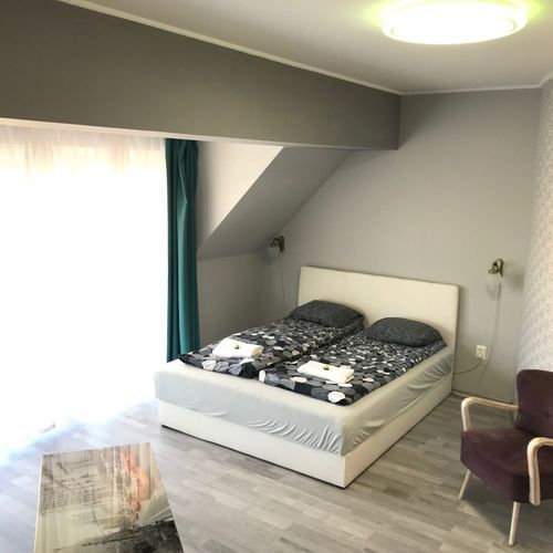 Romantik Apartman (jako celek) s manželskou postelí s panoramou (s možností přistýlky)