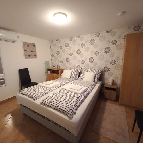 Apartament 2-osobowy na parterze z widokiem na dziedziniec z 1 pomieszczeniem sypialnianym