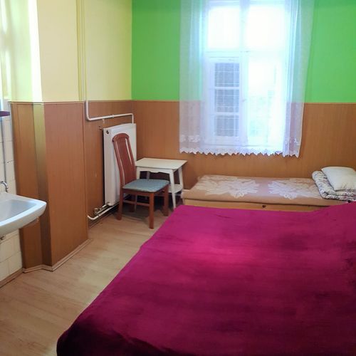 Camera tripla standard familial(ă)